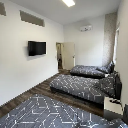 Sam Lu/oppau Apartment